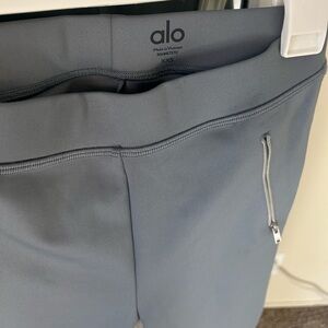 Alo Gray Leggings with Zipper Pocket